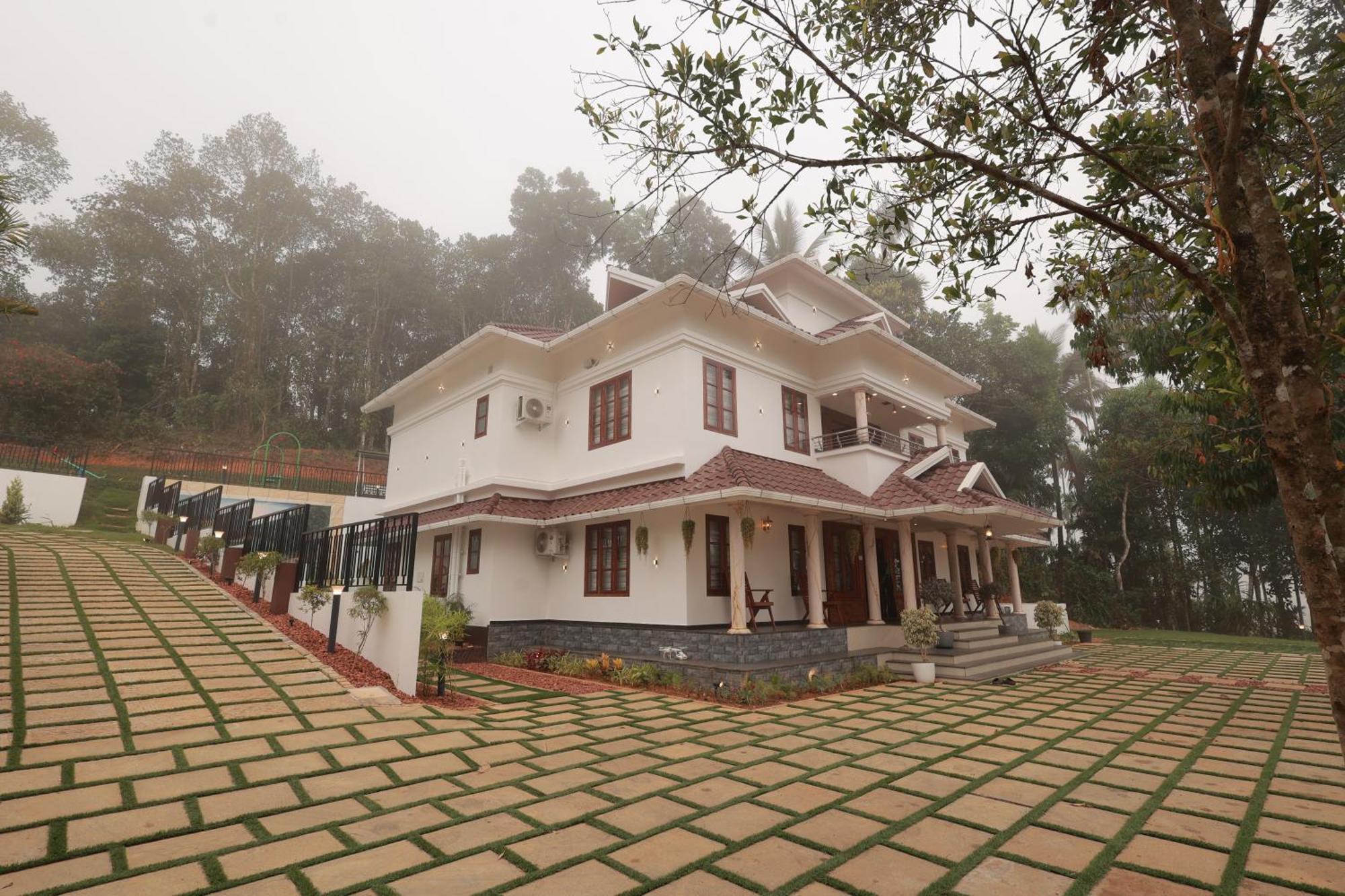Tatvaura Resort Wayanad Padinjarathara Bagian luar foto