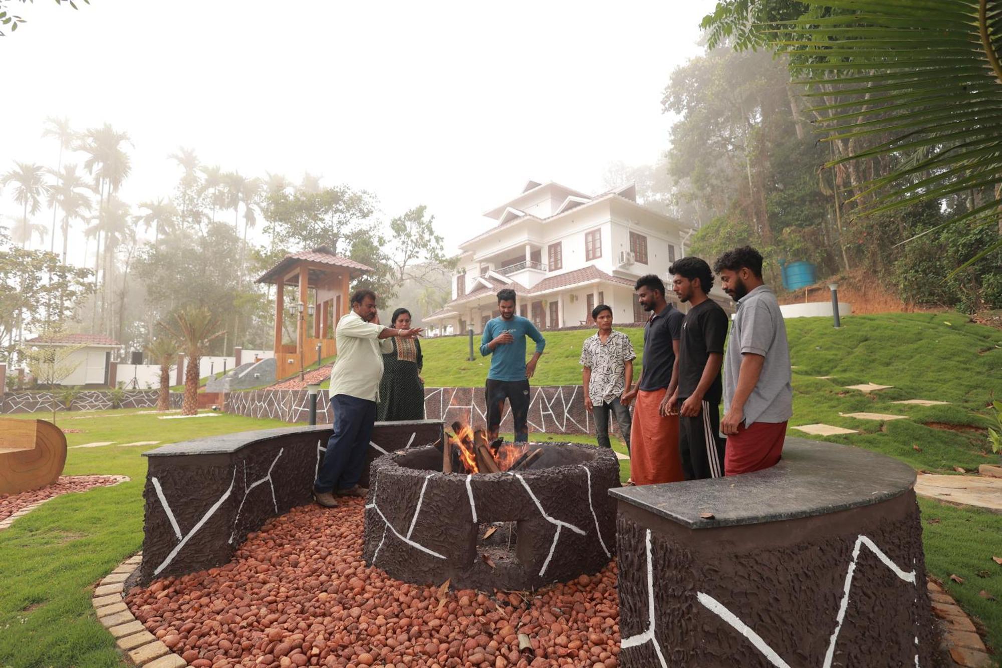 Tatvaura Resort Wayanad Padinjarathara Bagian luar foto